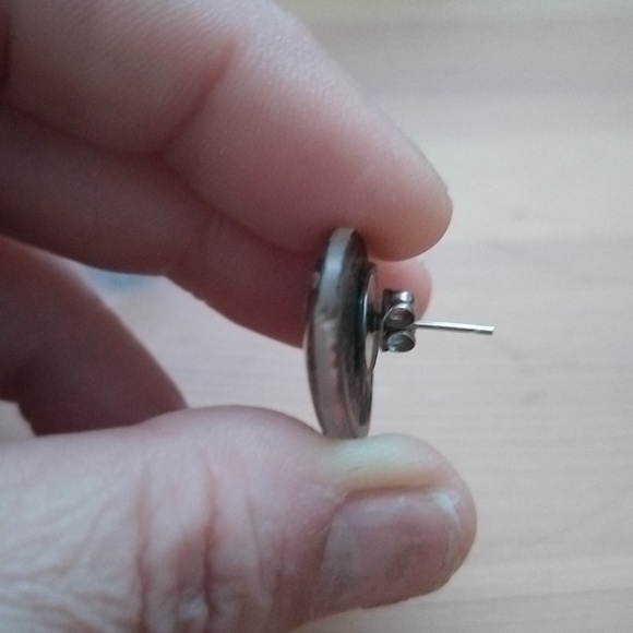 Vtg. Japanese Garden Reversed Painted Black w/ gold tone oval pierced earrings - Picture 5 of 6